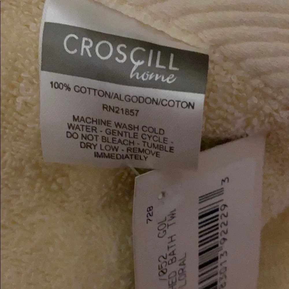 NWT Croscill yellow & gold floral bath towel